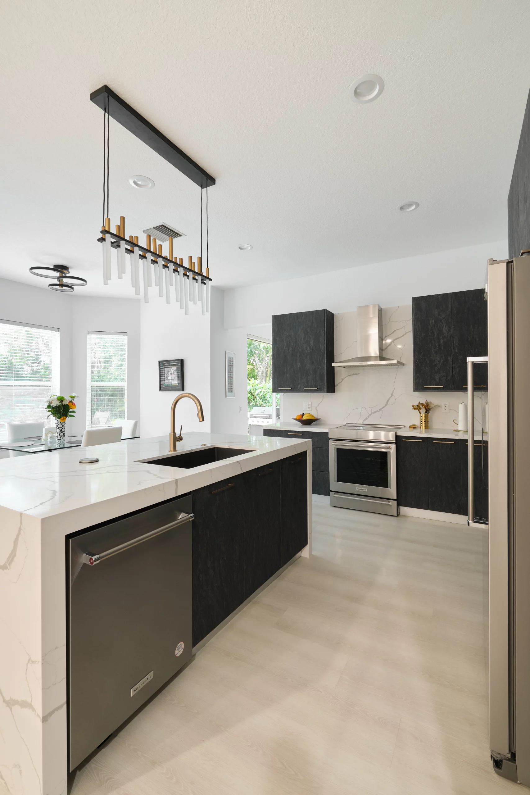 kitchen-remodeling-black-quartz-island