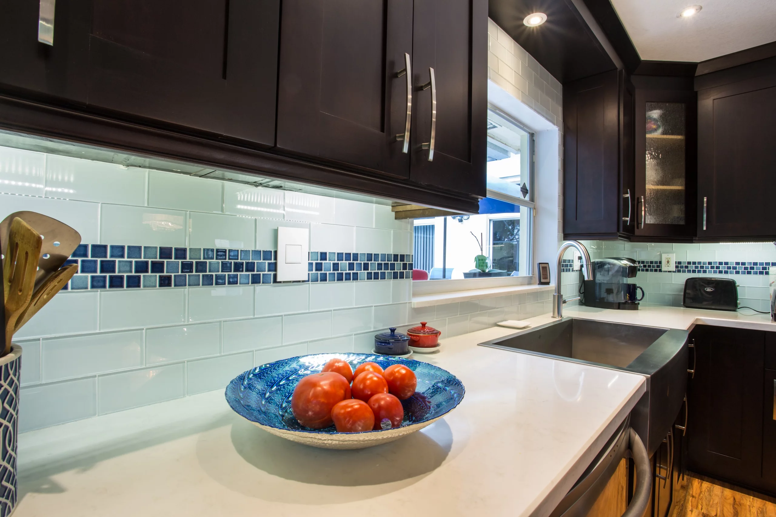 sophisticated-kitchen-remodeling-blue-tile-backsplash